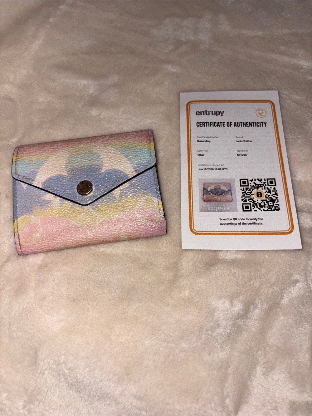 Louis Vuitton Escale Zoe wallet. Pastel monogram with COA.